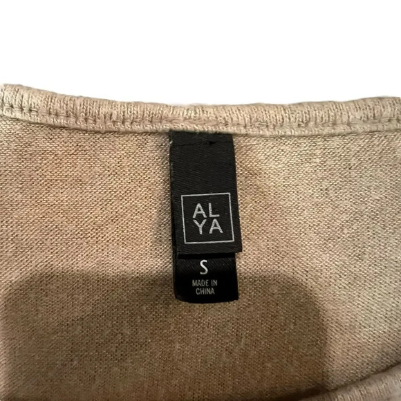 Alya Womens Size Small - Cream Long Sleeve Crew Lace Detail Sweater - Picture 2 of 3